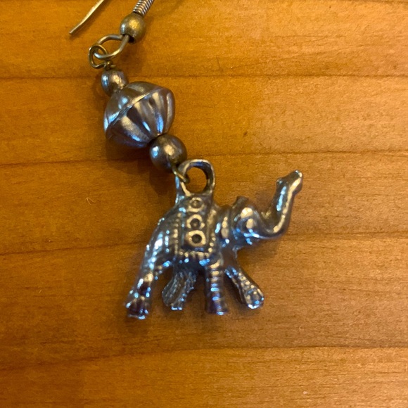 Elephant earrings - Picture 2 of 3
